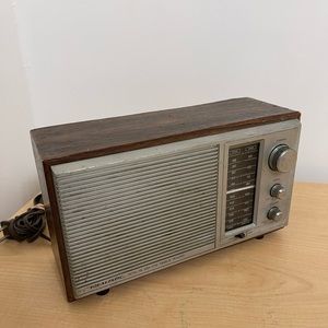 Vintage Realistic  MTA-15 AM/FM Table Radio Great Sound